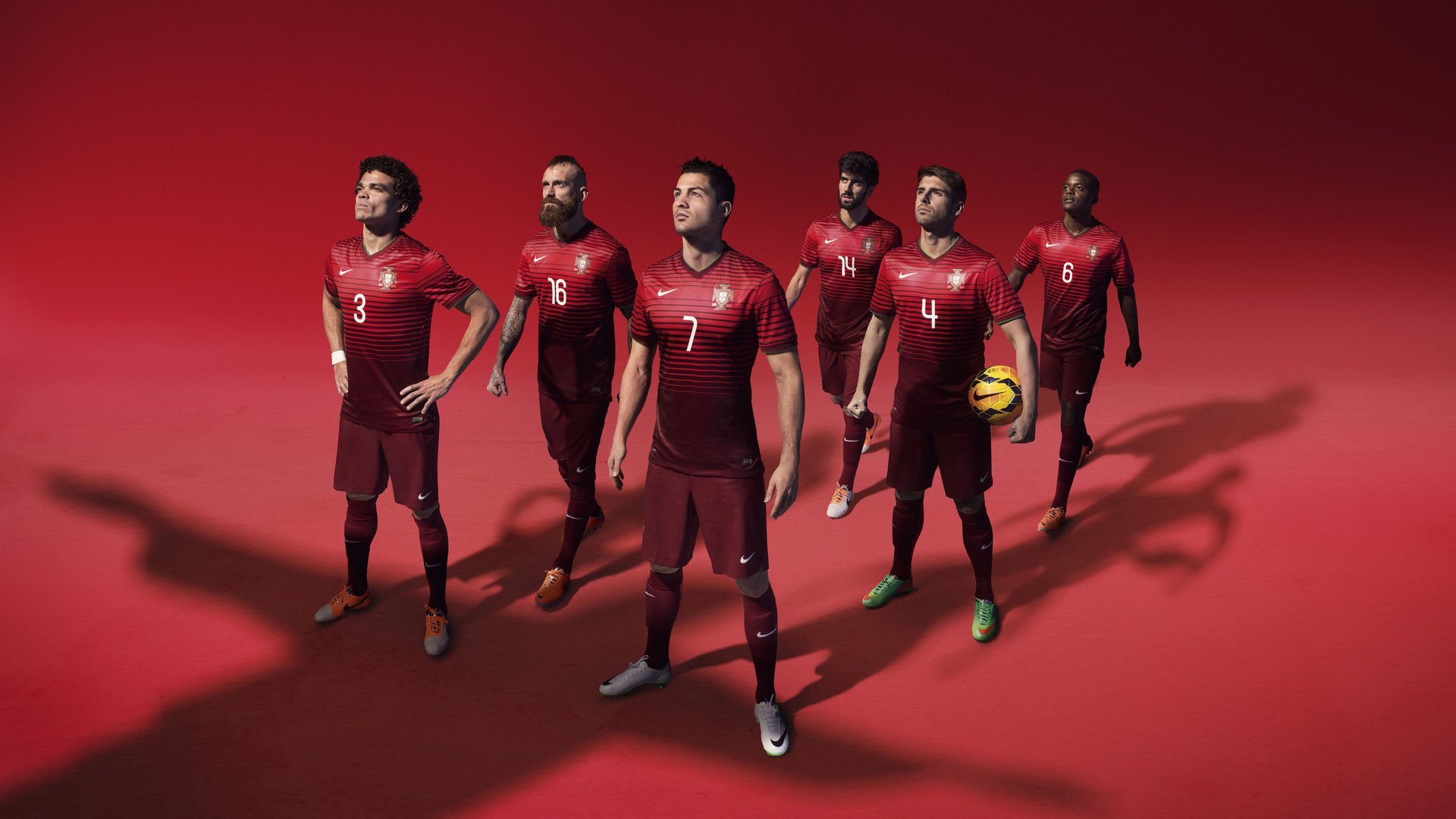 国足战术体系逐步完善防守更加稳健,国足形式